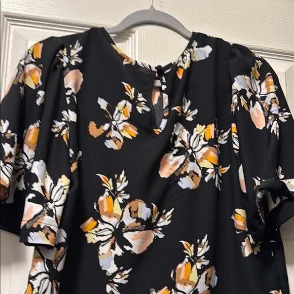 Who What Wear Floral Black Blouse - Picture 3 of 3